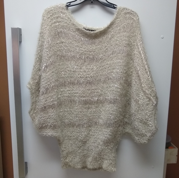 NWT Dolman Sleeve Beige Sweater from Boutique Staccato - Size Large - Picture 1 of 10